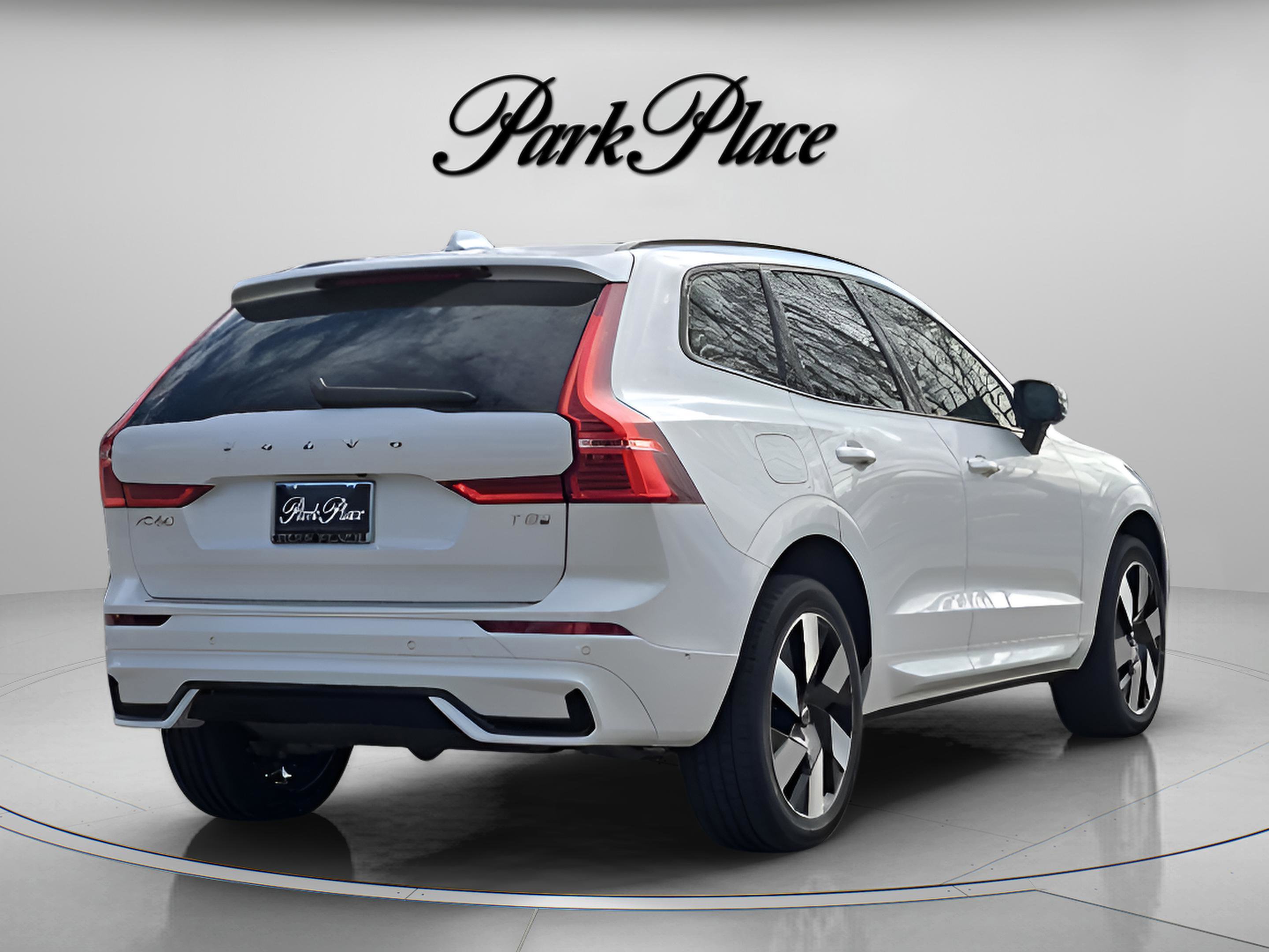 Used 2025 Volvo XC60 T8 Plus w/ Protection Package Premier image 8