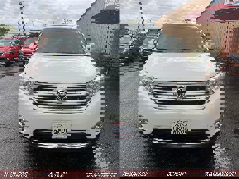 Used 2012 Toyota Highlander SE w/ Tow Pkg image 4