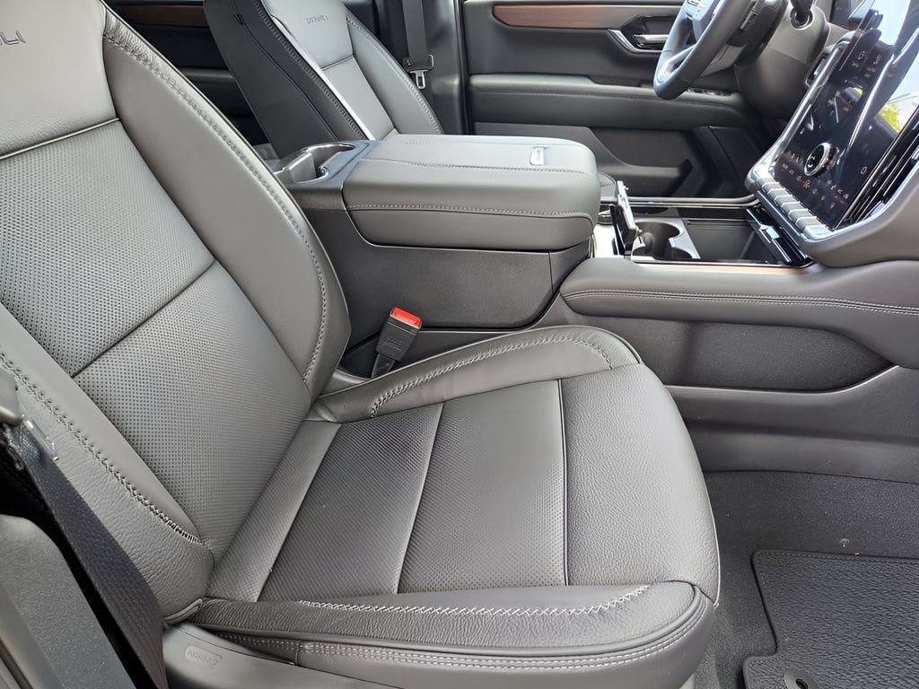 New 2026 GMC Yukon Denali w/ Advanced Technology Package AWD/4WD image 9