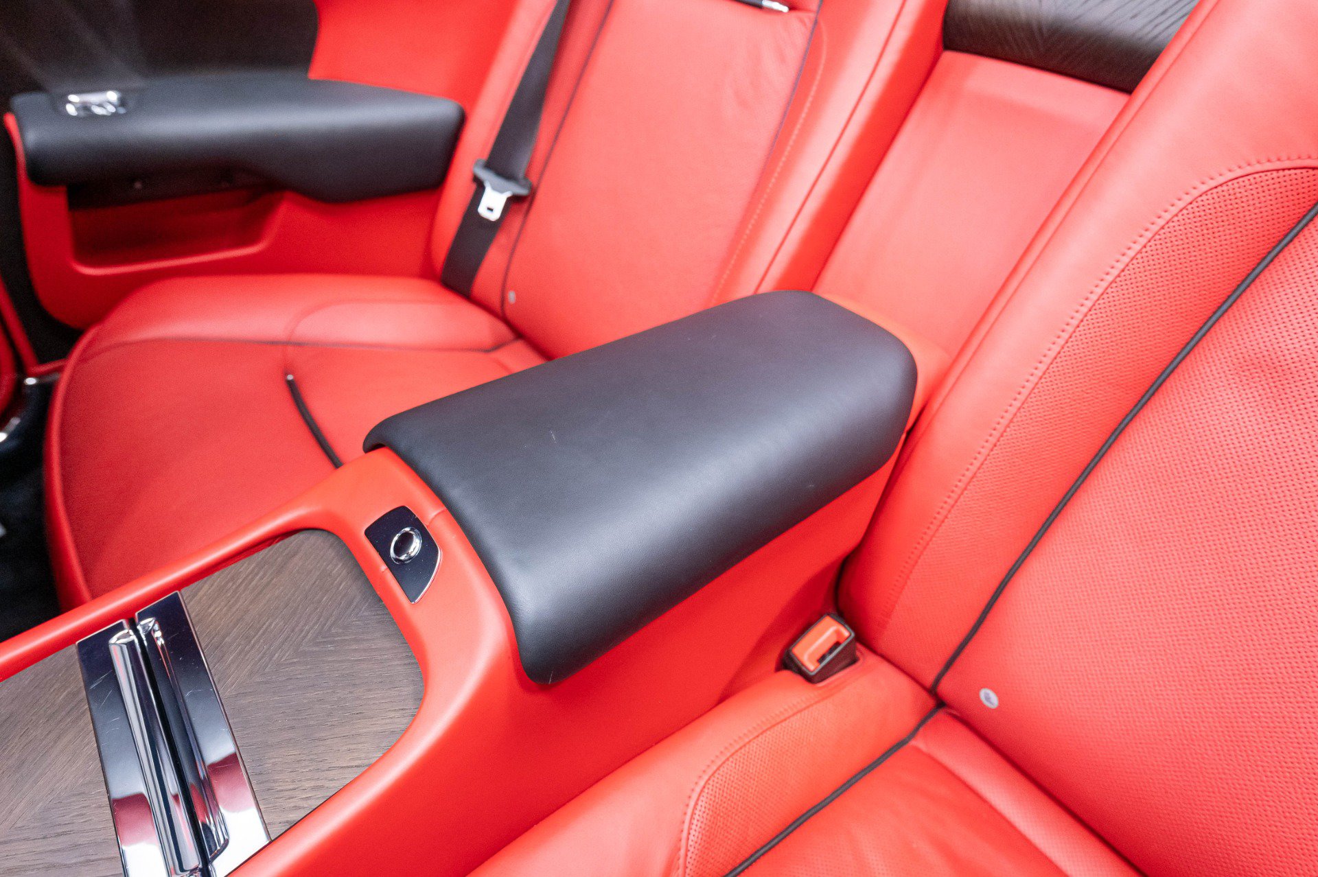Used 2017 Rolls-Royce Dawn RWD image 28