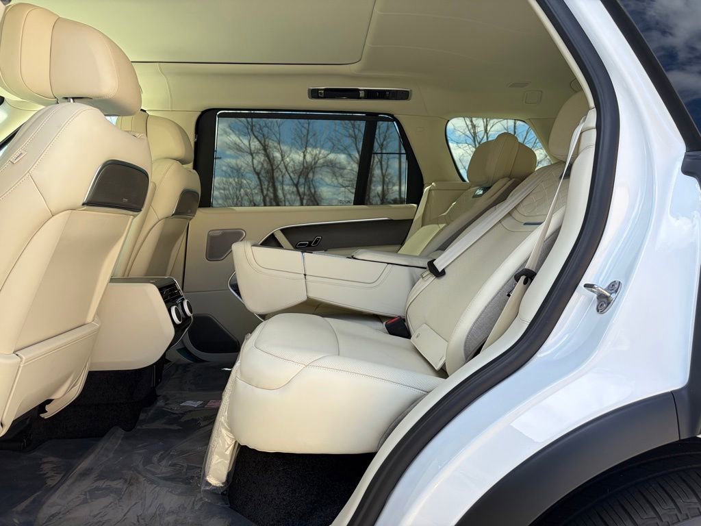 New 2026 Land Rover Range Rover SV image 13
