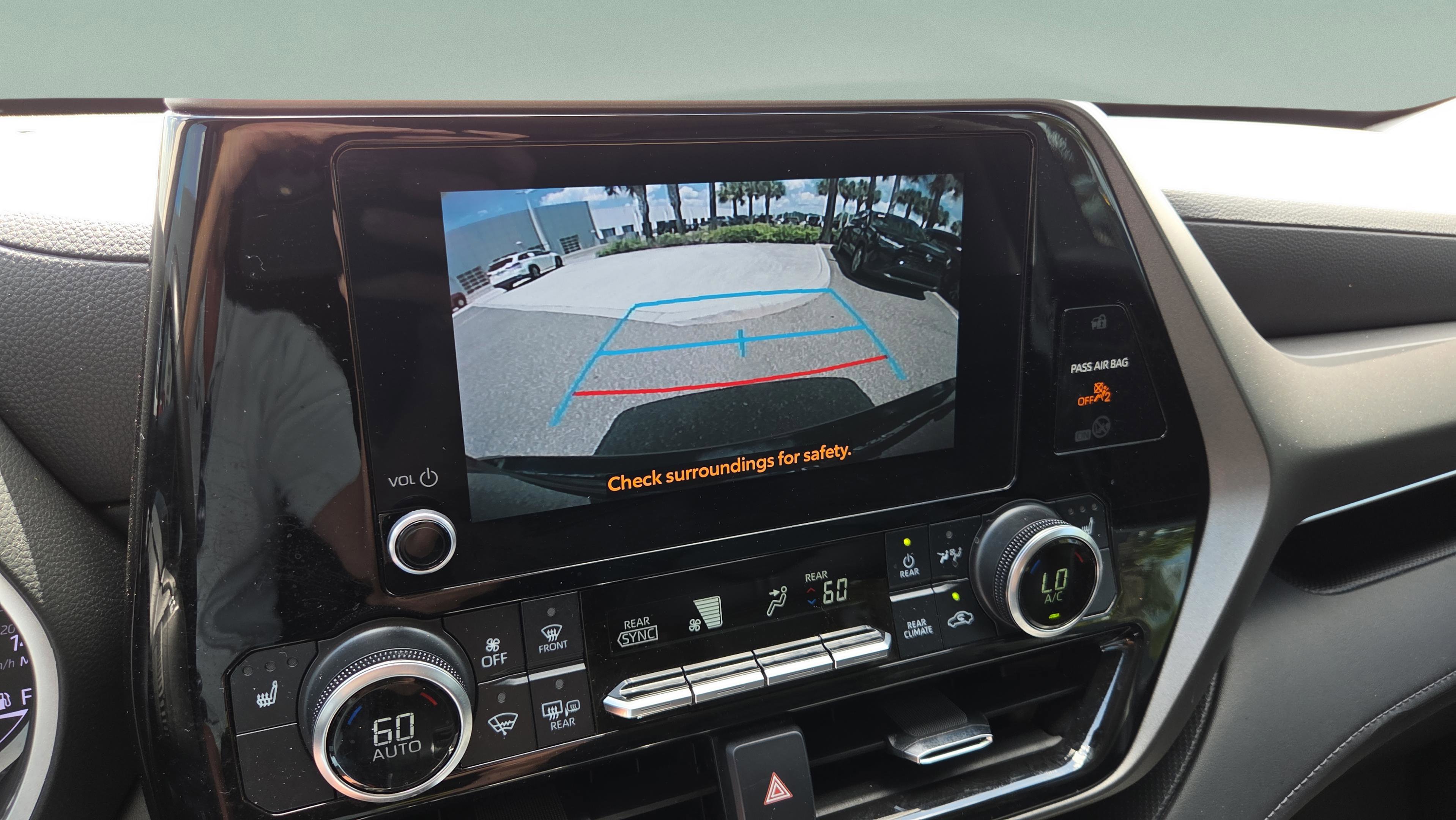 Used 2023 Toyota Highlander XLE image 24