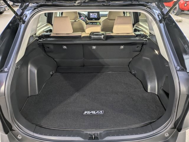 Used 2022 Toyota RAV4 XLE image 27