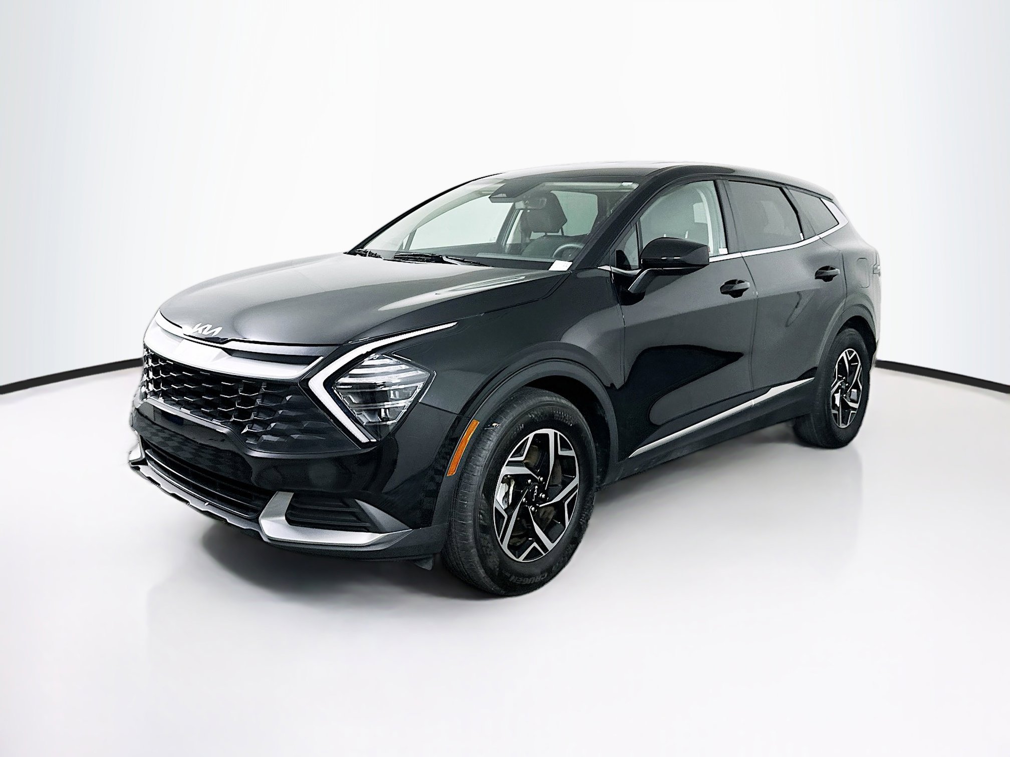 Used 2025 Kia Sportage LX image 3