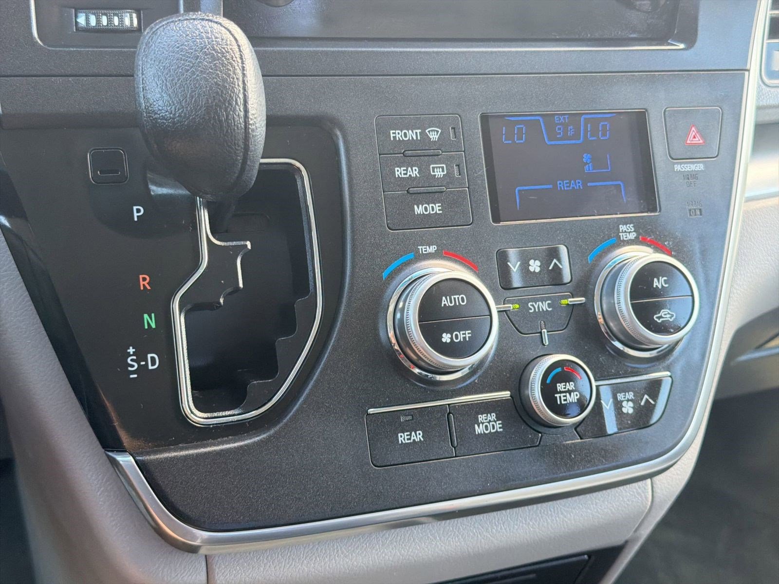Used 2017 Toyota Sienna L FWD image 16