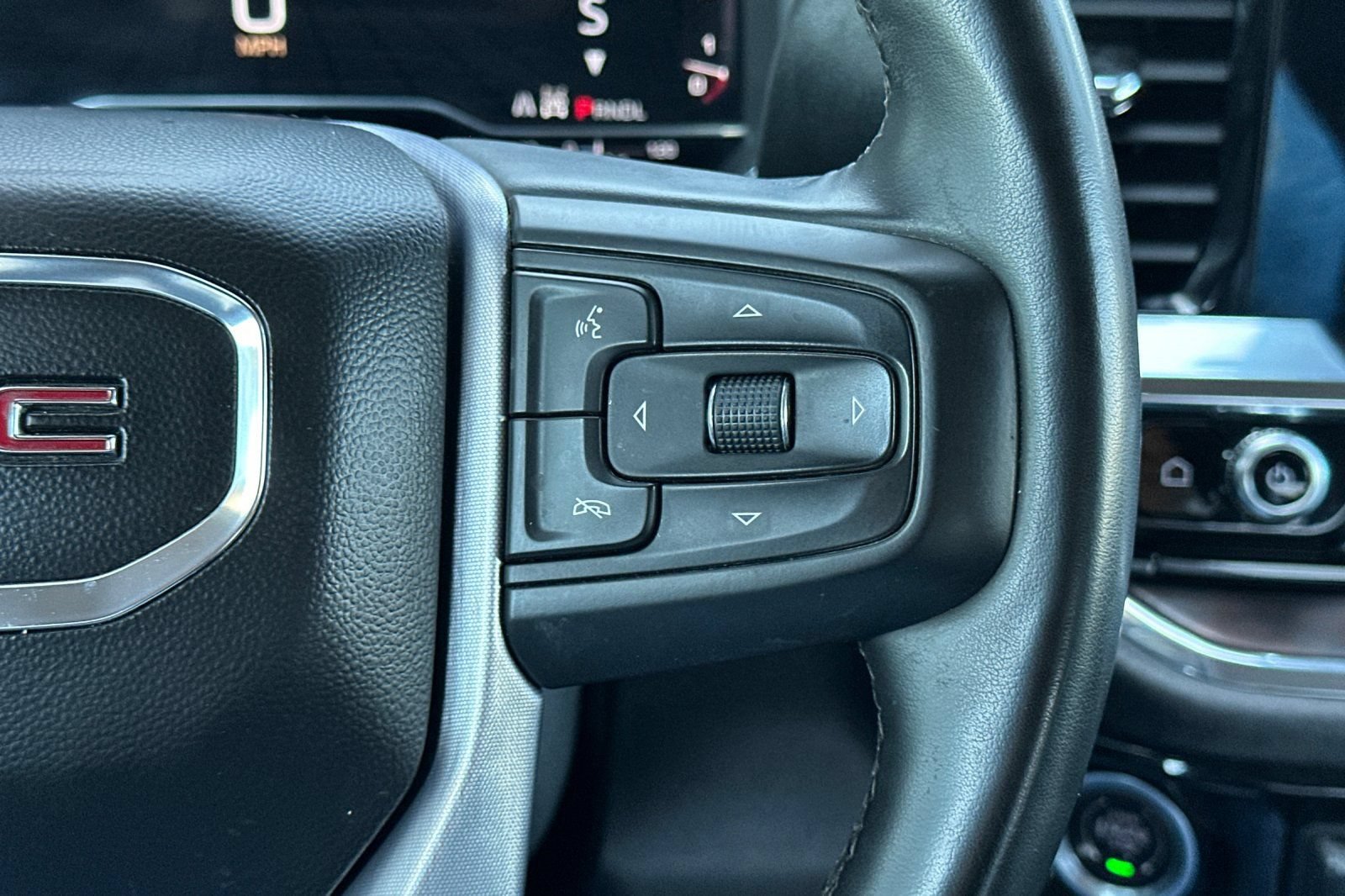 Used 2025 GMC Sierra 1500 SLT AWD/4WD image 32