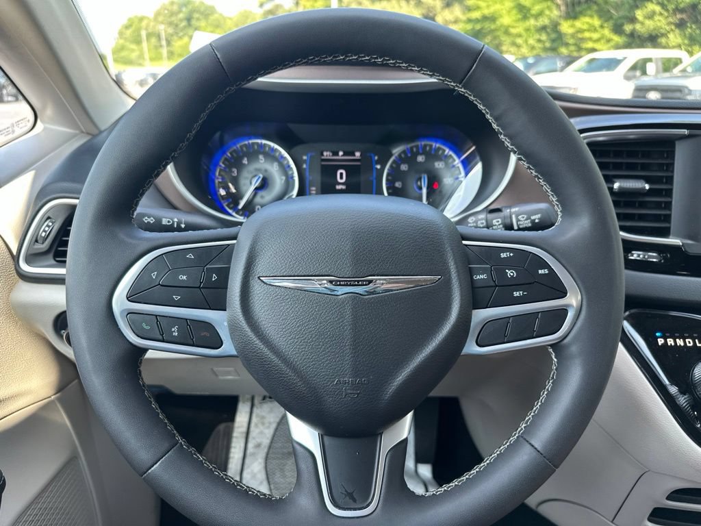 Used 2023 Chrysler Voyager LX FWD image 20