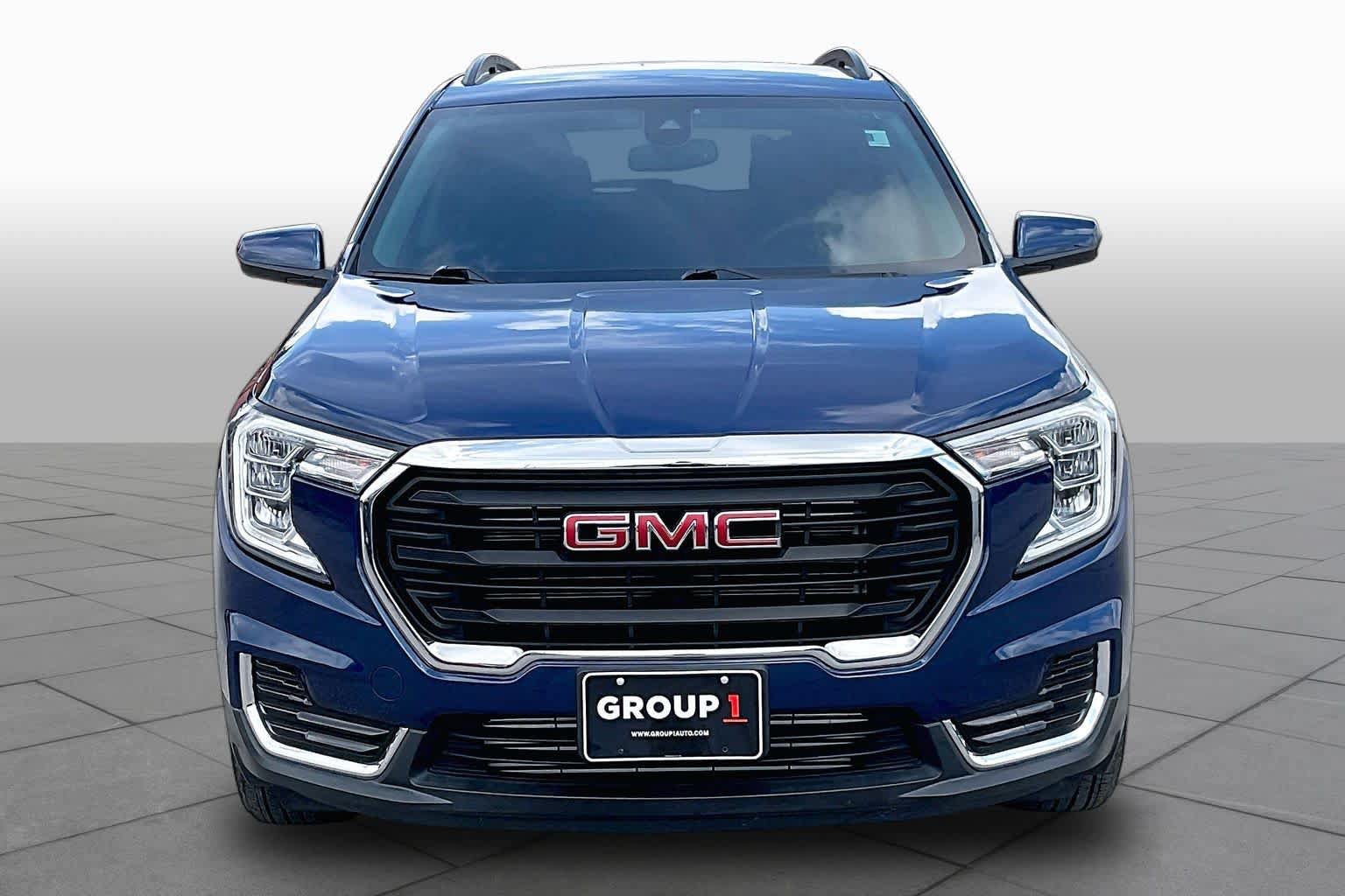Used 2022 GMC Terrain SLE w/ Driver Convenience Package FWD image 4