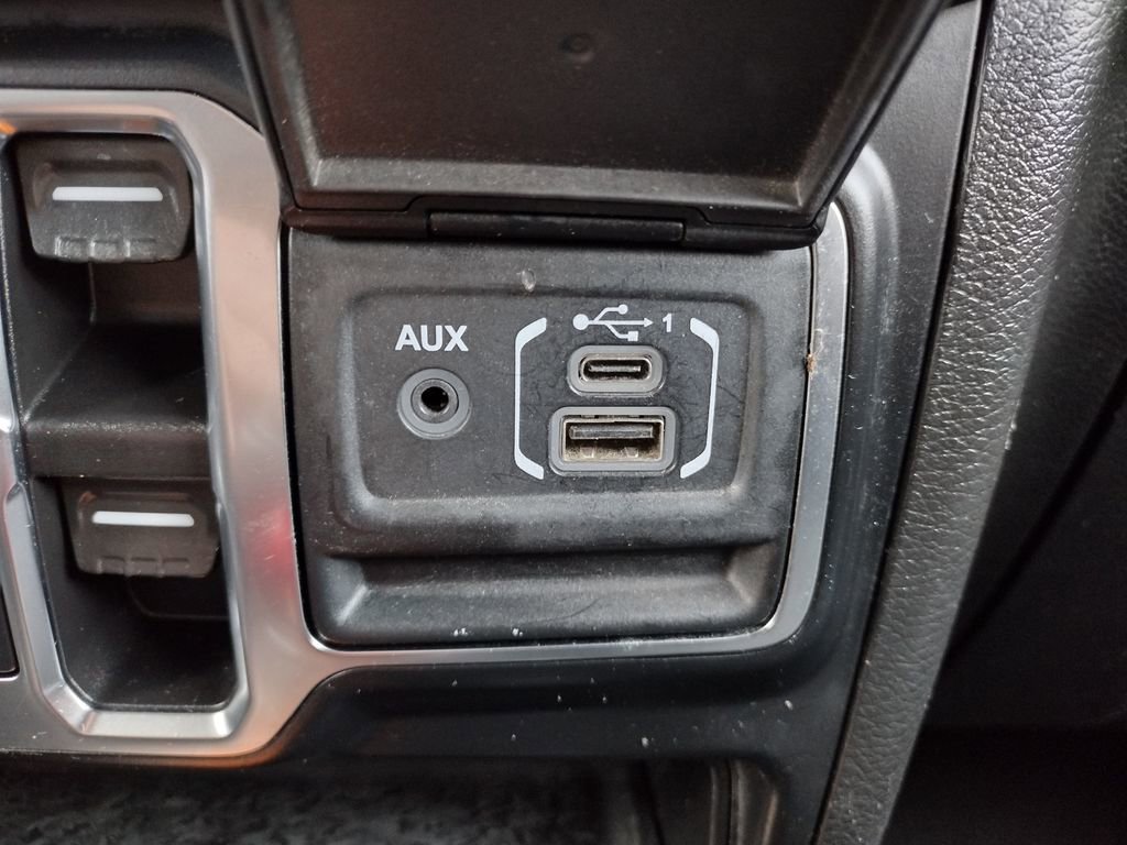 Used 2022 Jeep Wrangler Unlimited Sahara w/ Cold Weather Group image 33