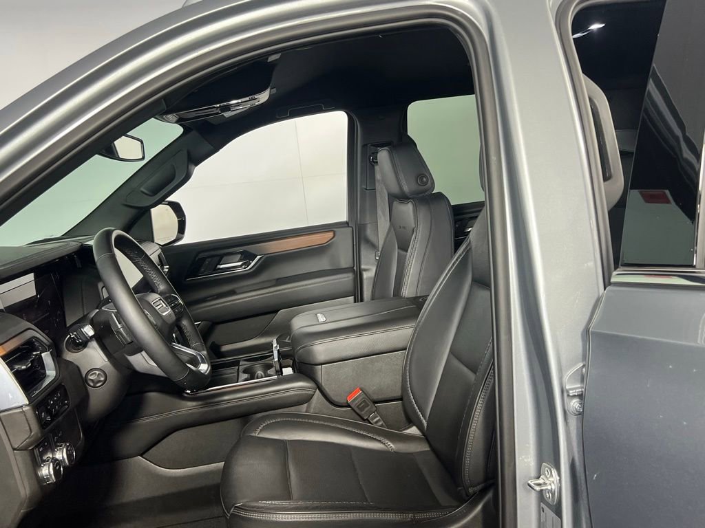 Used 2025 GMC Yukon Denali image 22