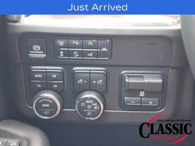 Used 2025 Chevrolet Suburban Z71 w/ Z71 Off-Road Package AWD/4WD image 31