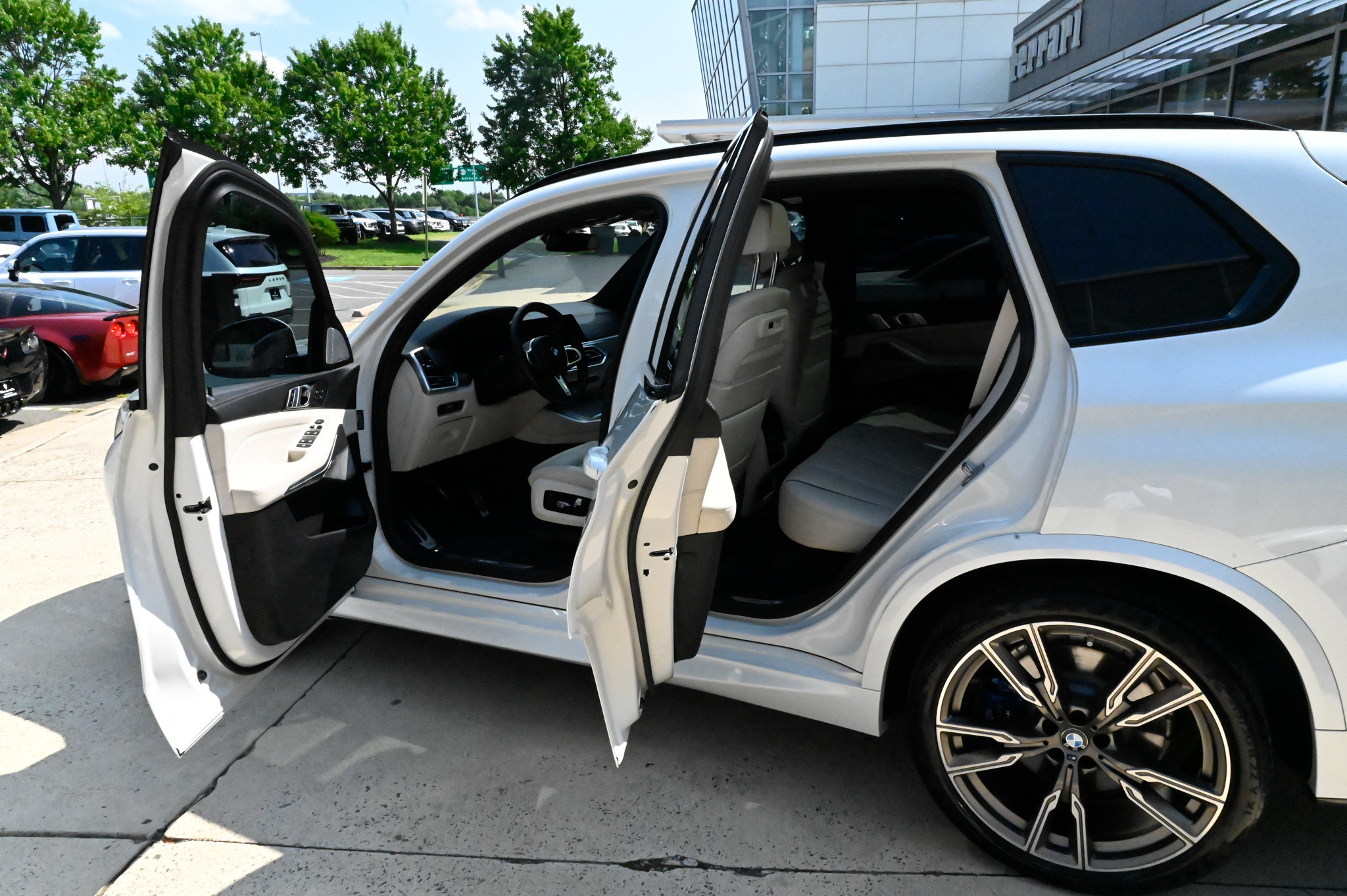 Used 2022 BMW X5 M50i w/ Executive Package AWD/4WD image 35