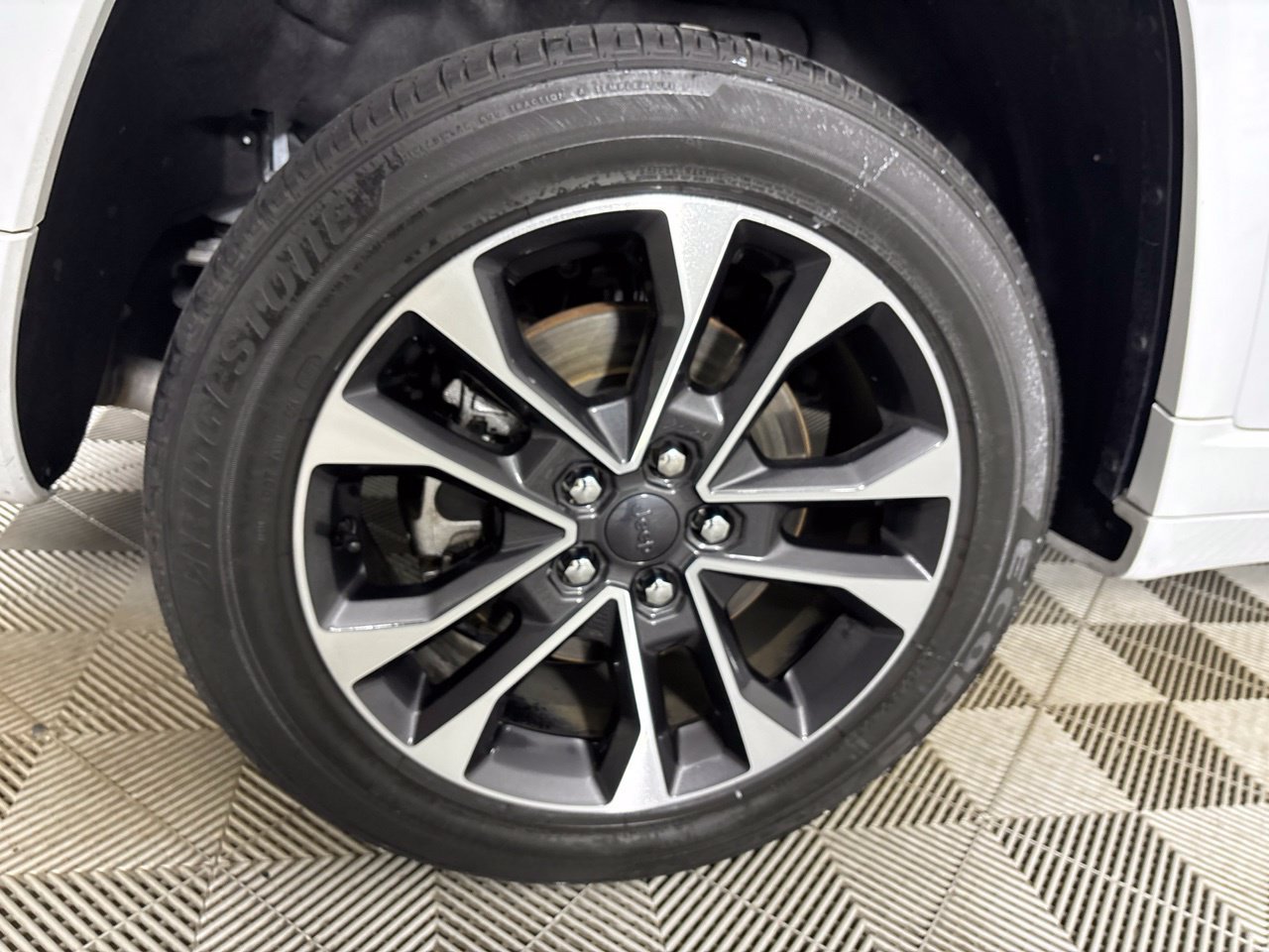 Used 2023 Jeep Grand Cherokee L Overland RWD image 37