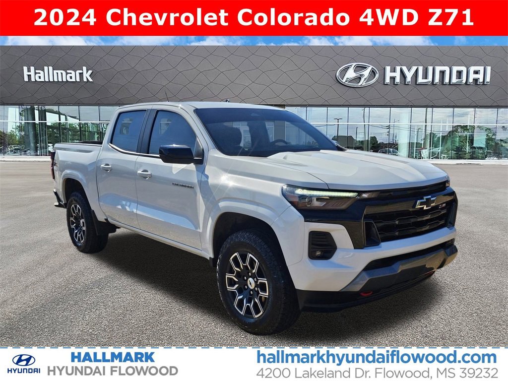 Used 2024 Chevrolet Colorado Z71 w/ Z71 Convenience Package 2