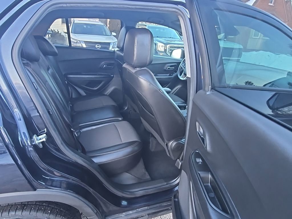 Certified 2022 Chevrolet Trax LT w/ LT Convenience Package image 14