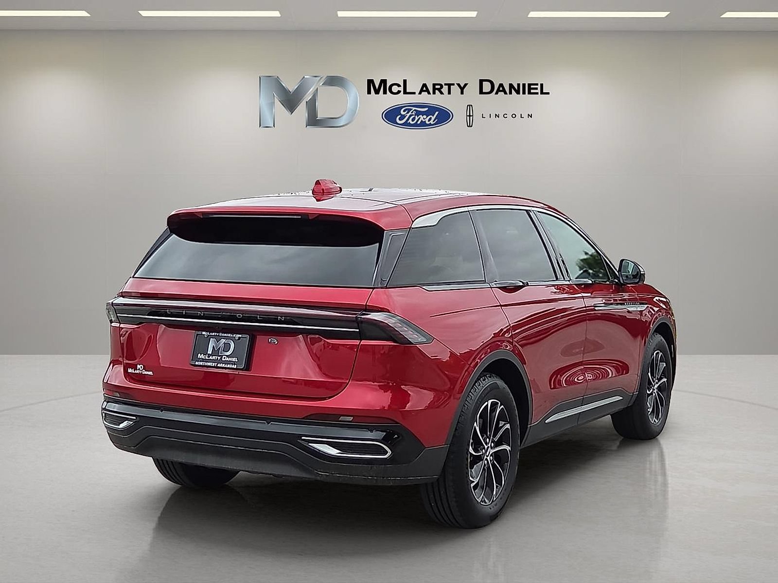 Used 2025 Lincoln Nautilus Premier AWD/4WD image 5