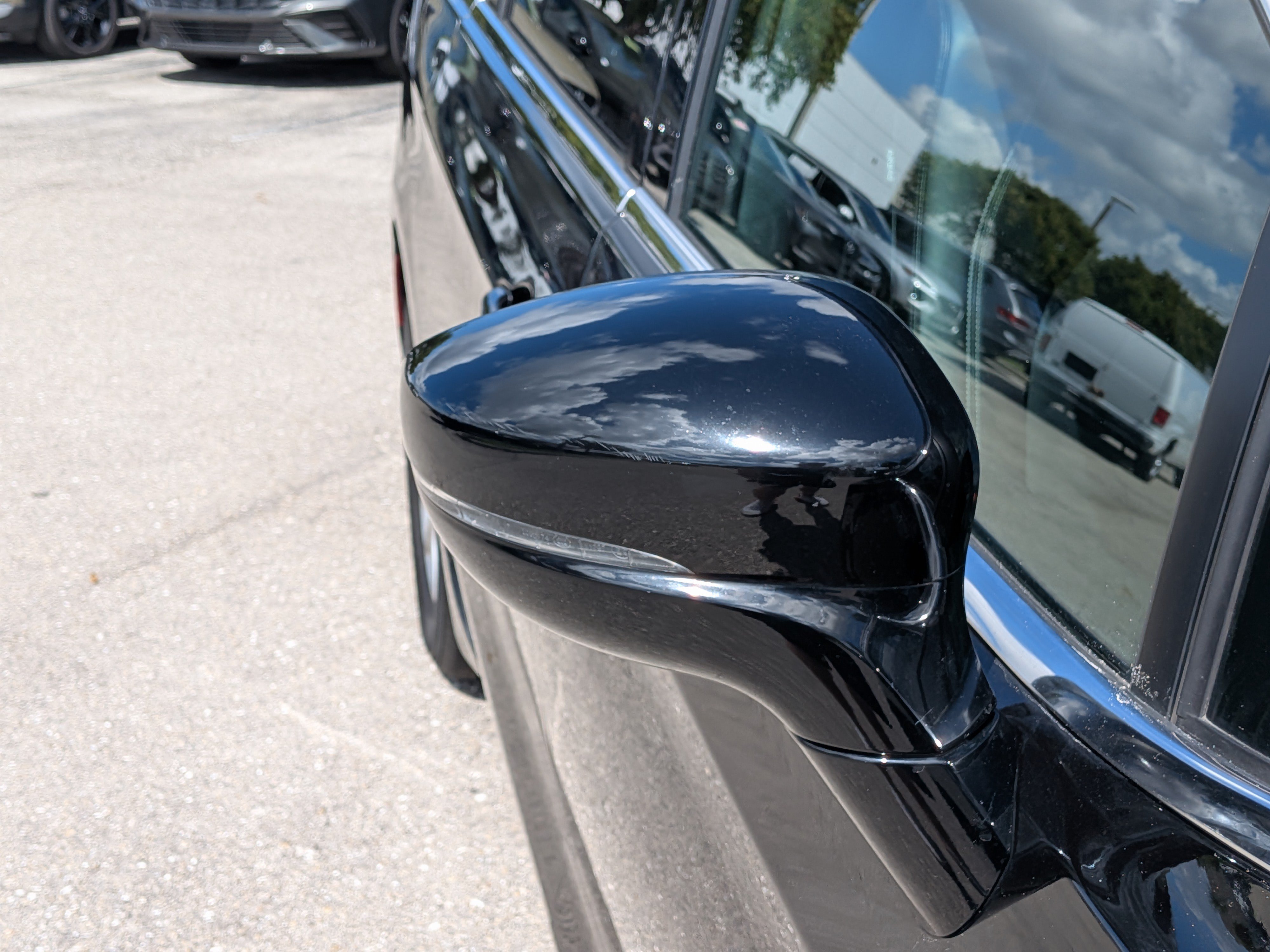Used 2025 Chrysler Pacifica Select FWD image 12
