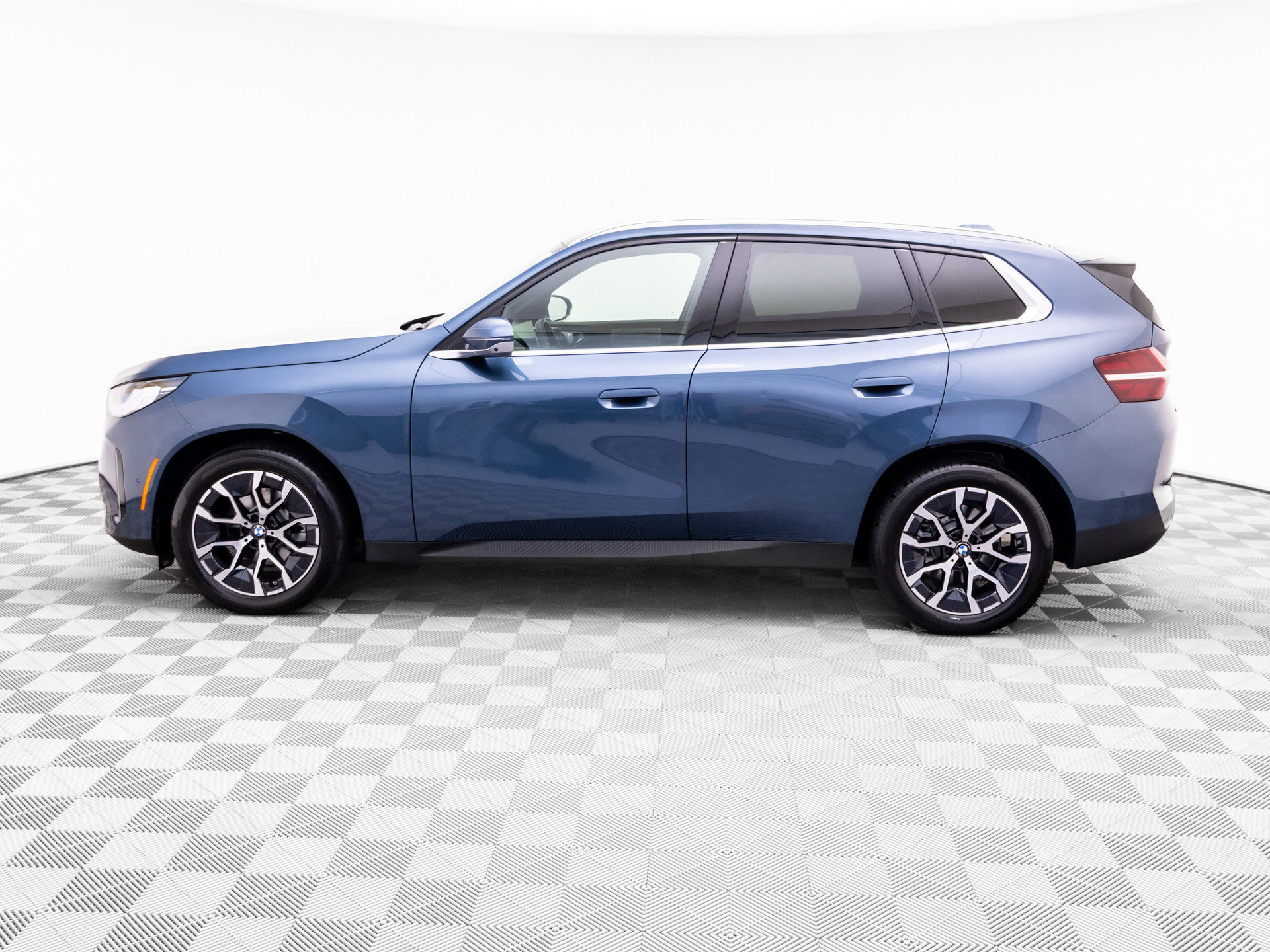 Certified 2026 BMW X3 xDrive30i AWD/4WD image 2