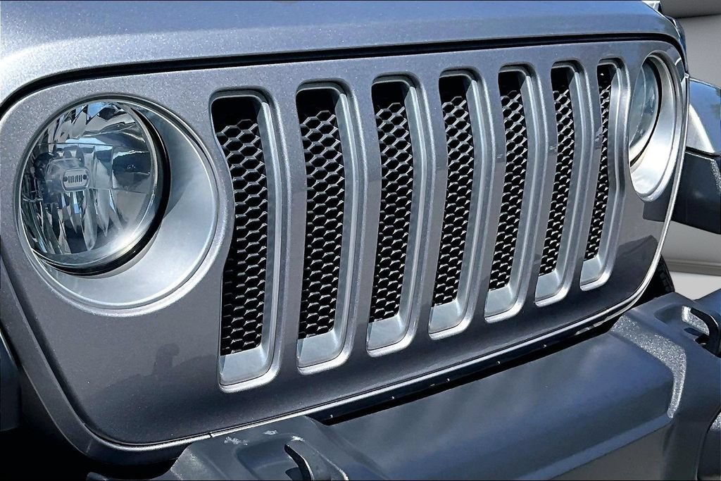 Used 2018 Jeep Wrangler Unlimited Sahara AWD/4WD image 33