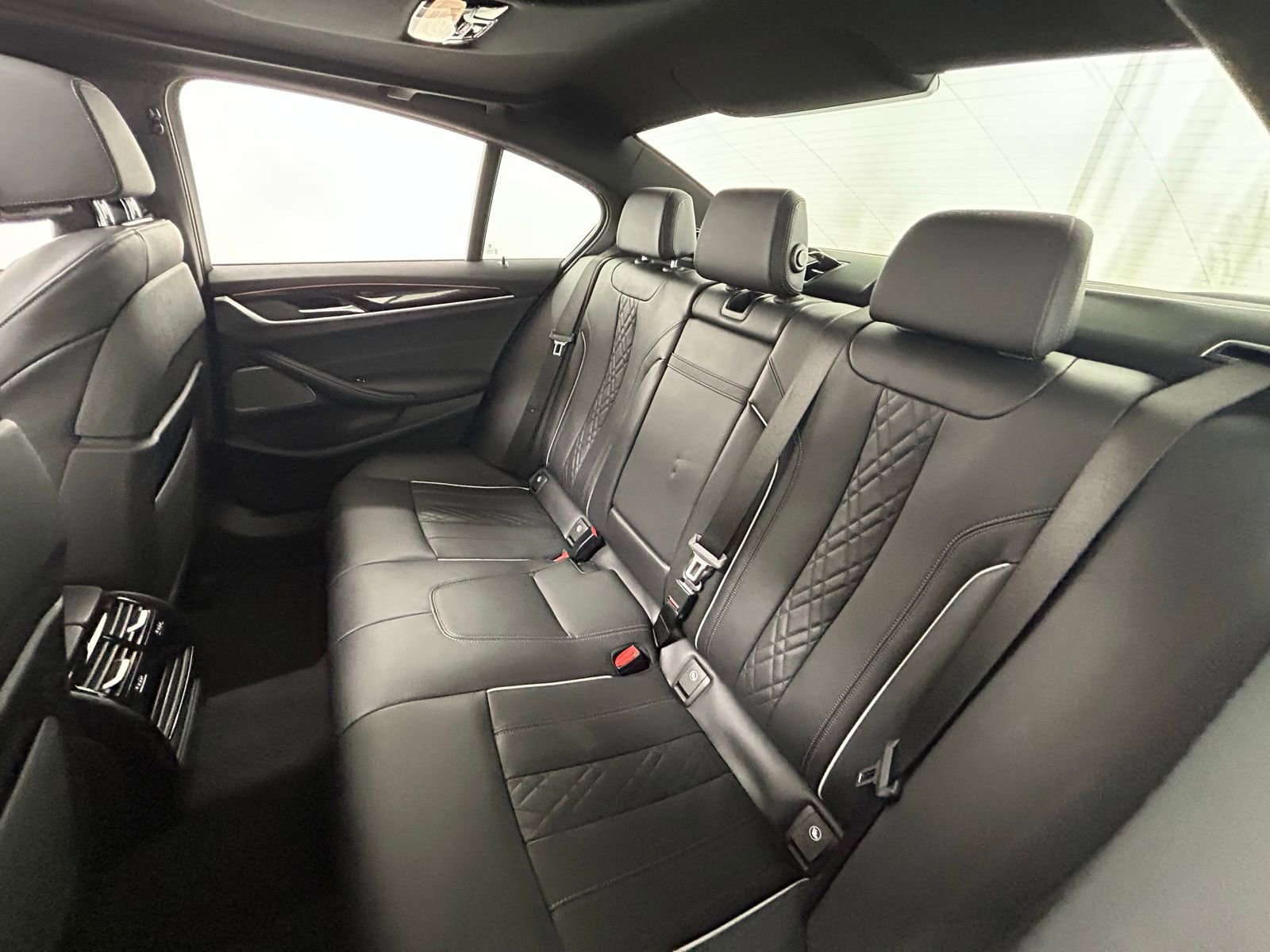 Used 2023 BMW 540i xDrive w/ Premium Package image 33