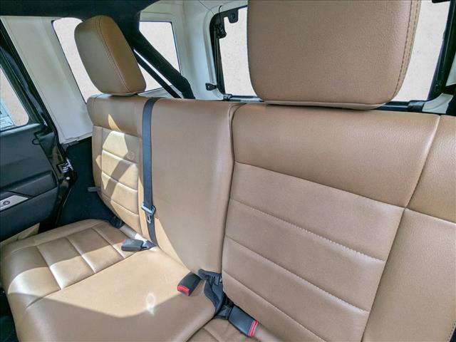 Used 2012 Jeep Wrangler Unlimited Rubicon w/ Connectivity Group AWD/4WD image 9