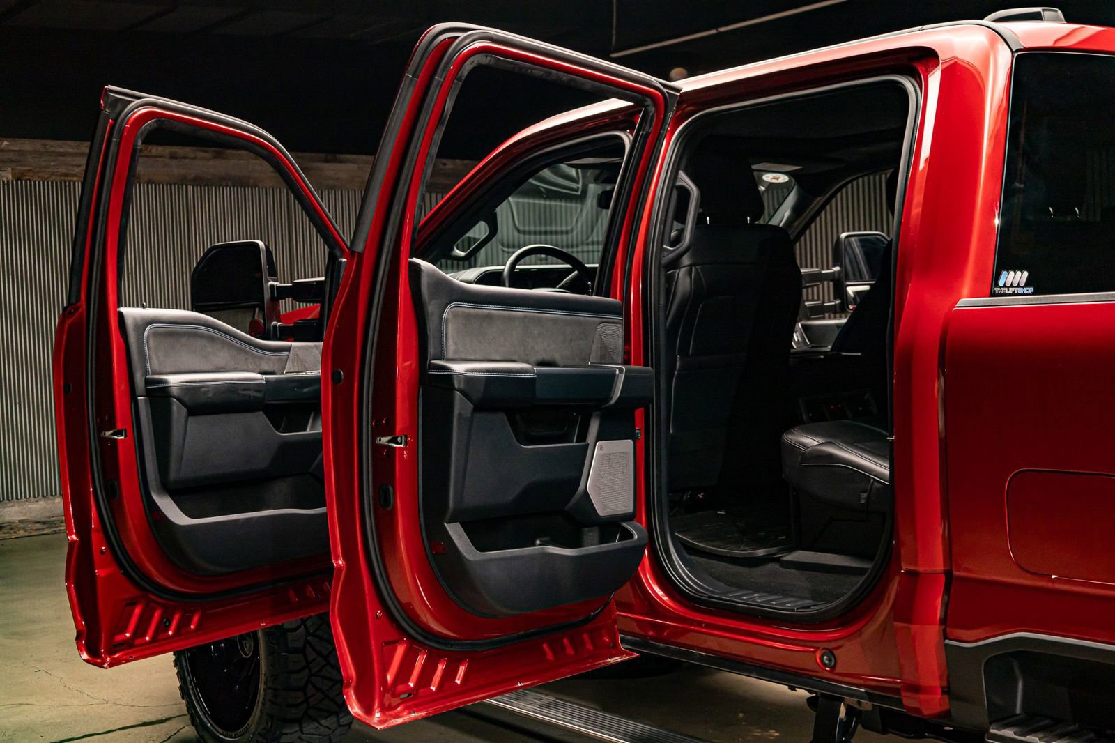 Used 2025 Ford F250 Platinum image 28