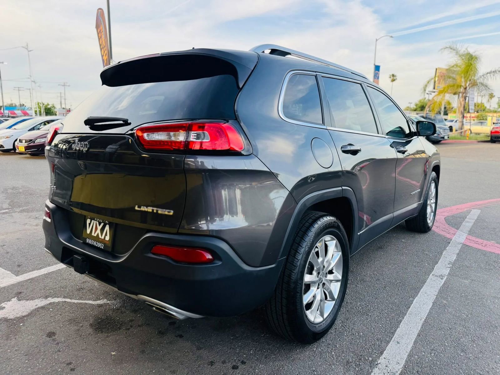 Used 2015 Jeep Cherokee Limited w/ Trailer Tow Group AWD/4WD image 5