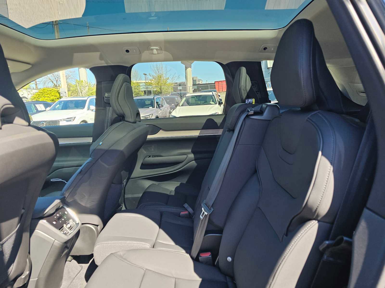Used 2025 Volvo EX90 Plus image 16