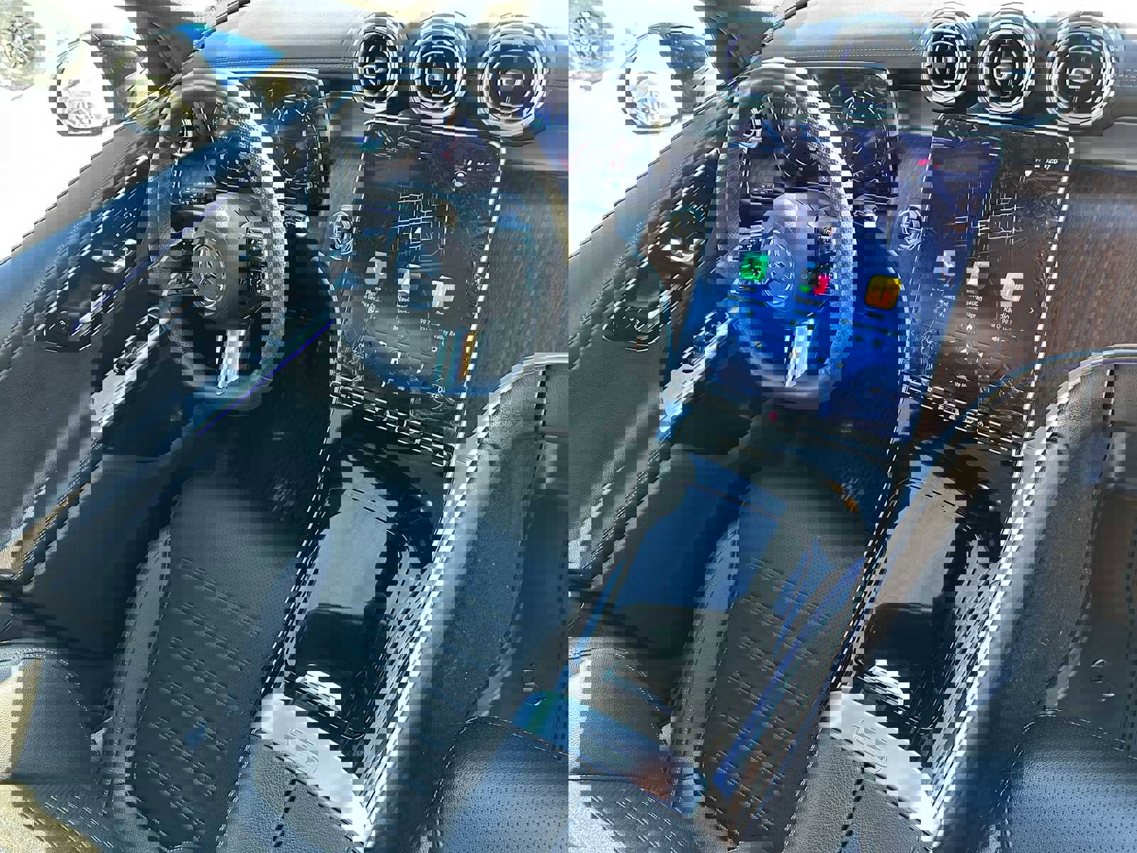 Used 2025 Mercedes-Benz GLC 300 4MATIC image 12