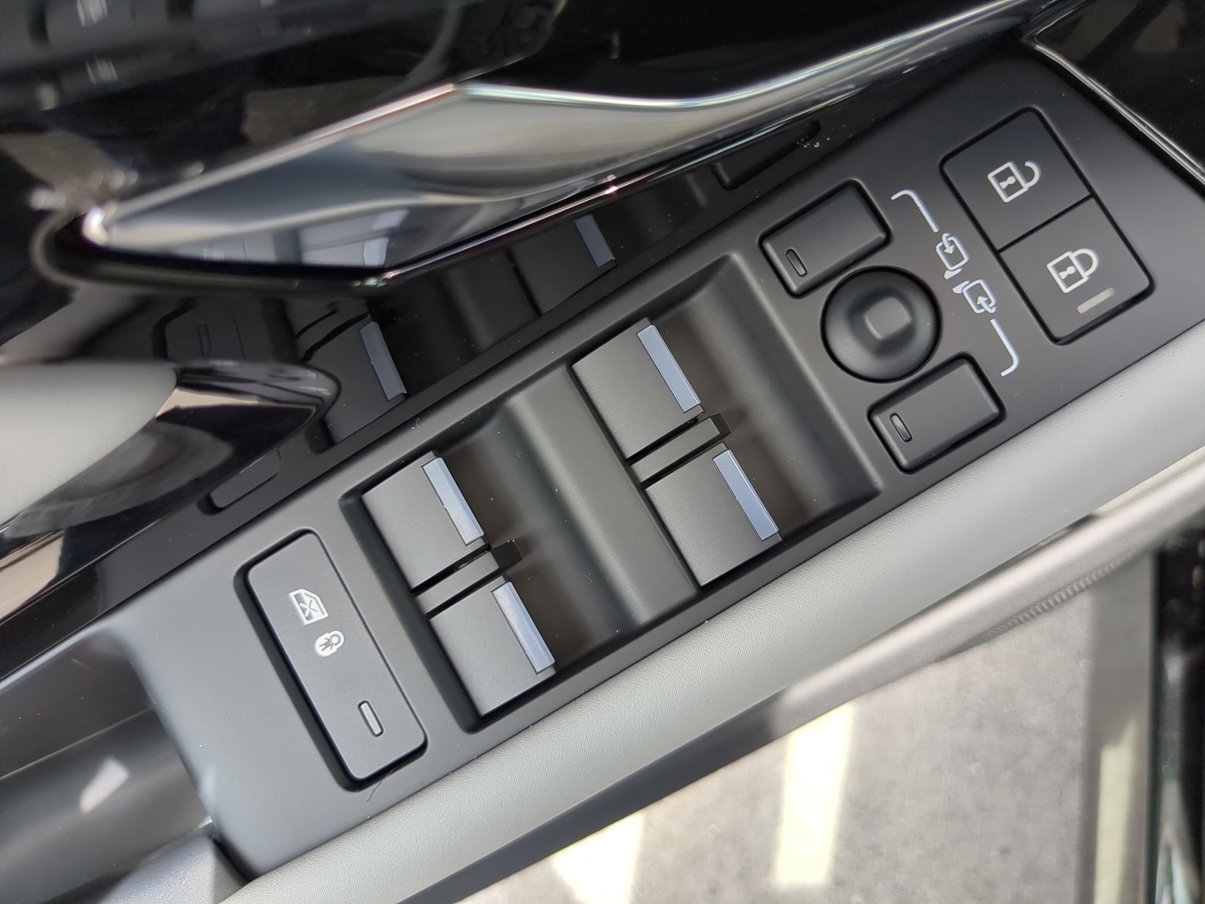 New 2026 Land Rover Range Rover Evoque S image 15