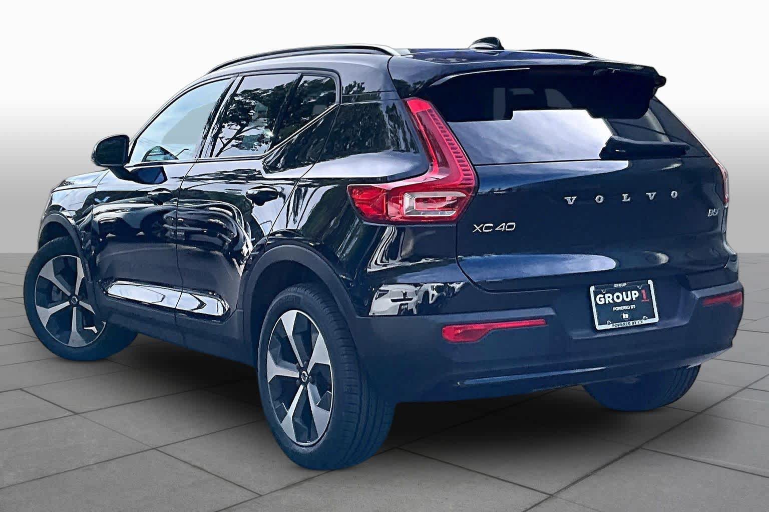 Used 2024 Volvo XC40 B5 Core w/ Protection Package Premier AWD/4WD image 12