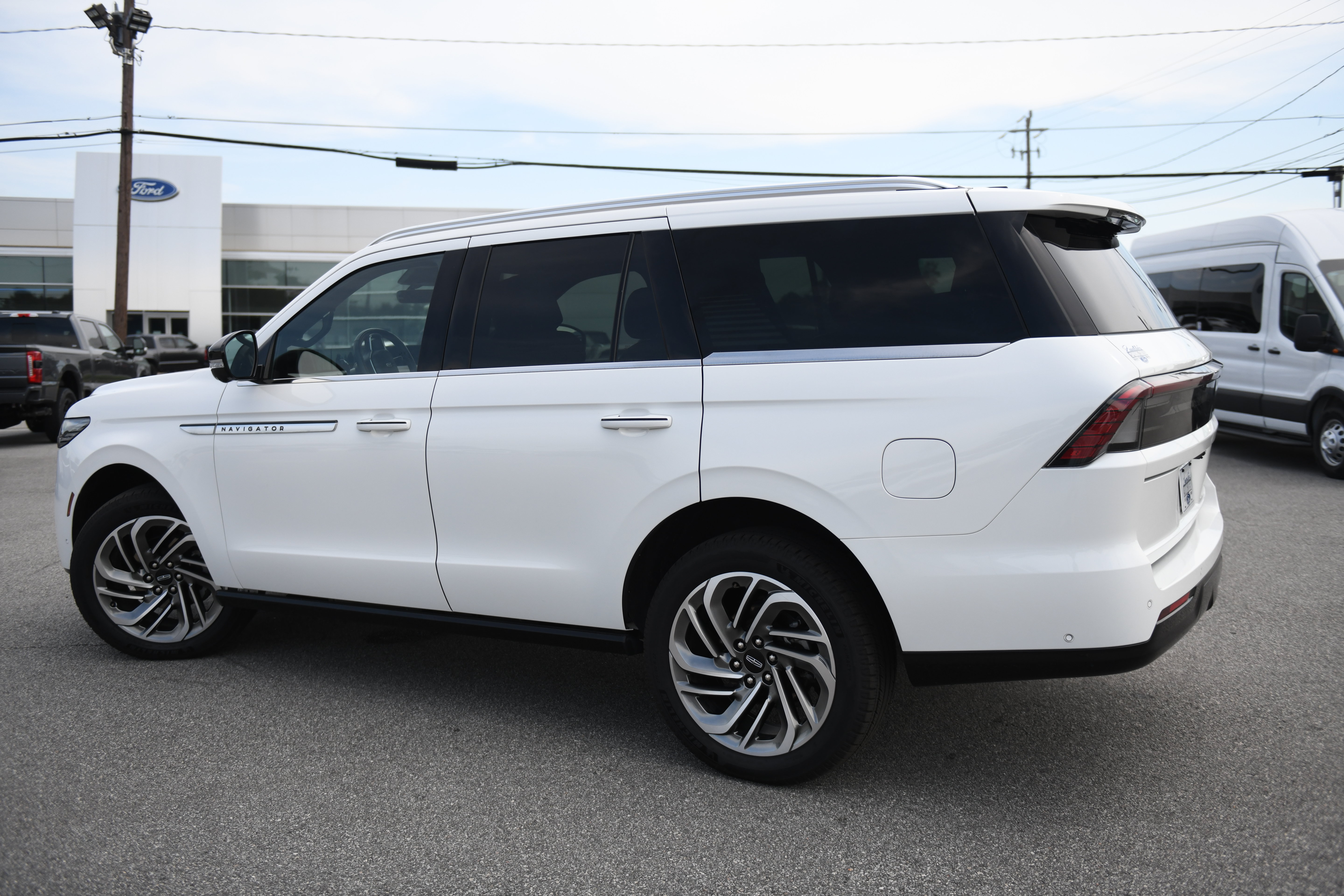 Used 2025 Lincoln Navigator Reserve AWD/4WD image 11