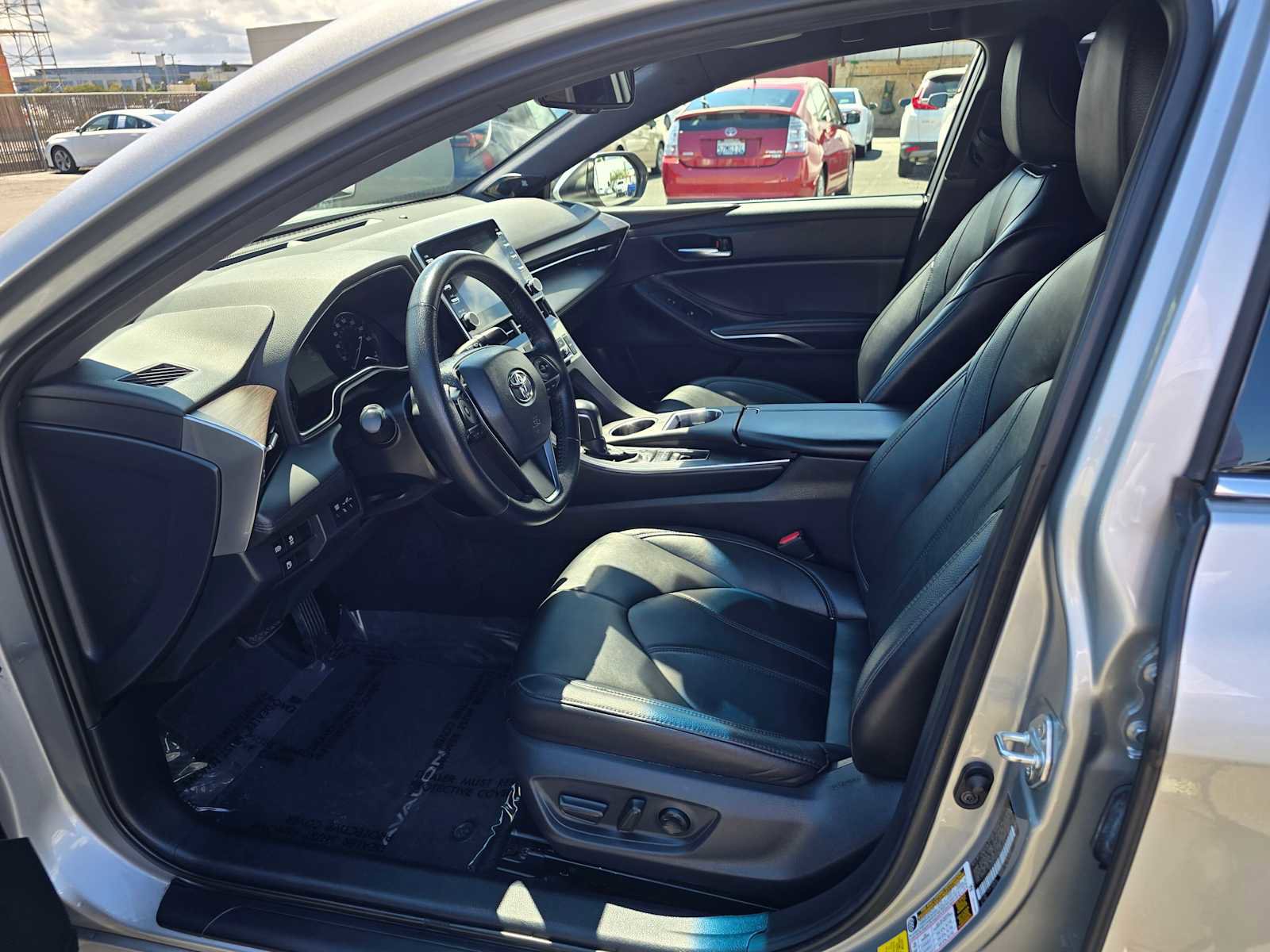 Used 2021 Toyota Avalon XLE w/ Carpet Mat Package (TMS) image 22