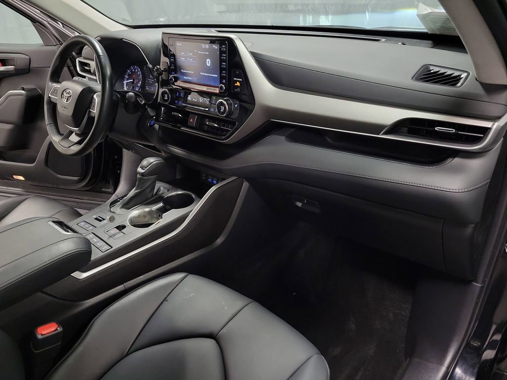 Used 2022 Toyota Highlander XLE image 26
