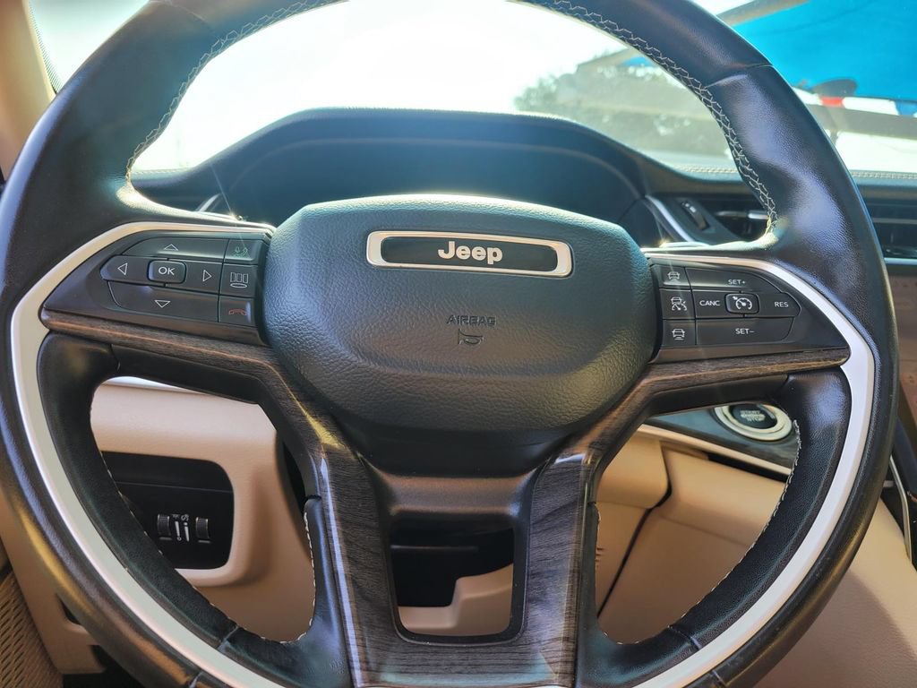 Used 2022 Jeep Grand Cherokee Limited AWD/4WD image 31