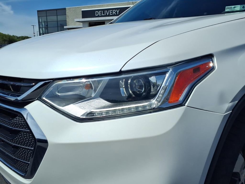 Used 2021 Chevrolet Traverse LT w/ LT Premium Package AWD/4WD image 11