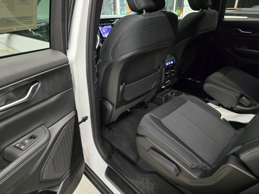 Used 2024 Jeep Grand Cherokee L Laredo w/ Luxury Tech Group I image 27