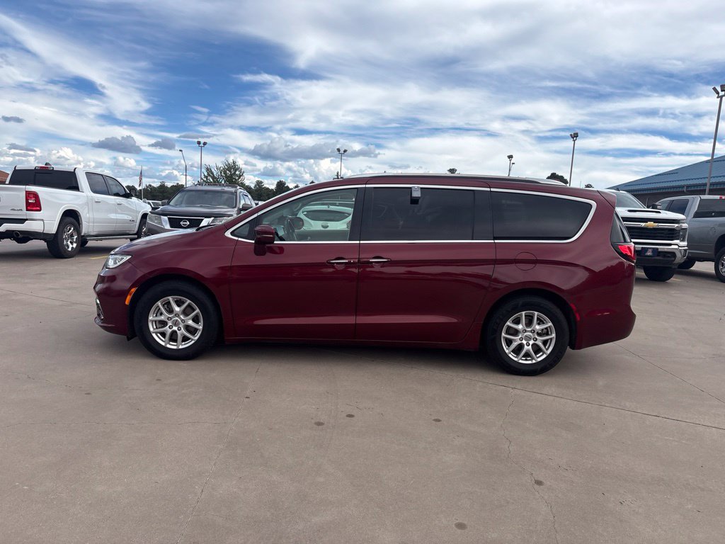 Used 2021 Chrysler Pacifica Touring-L FWD image 4