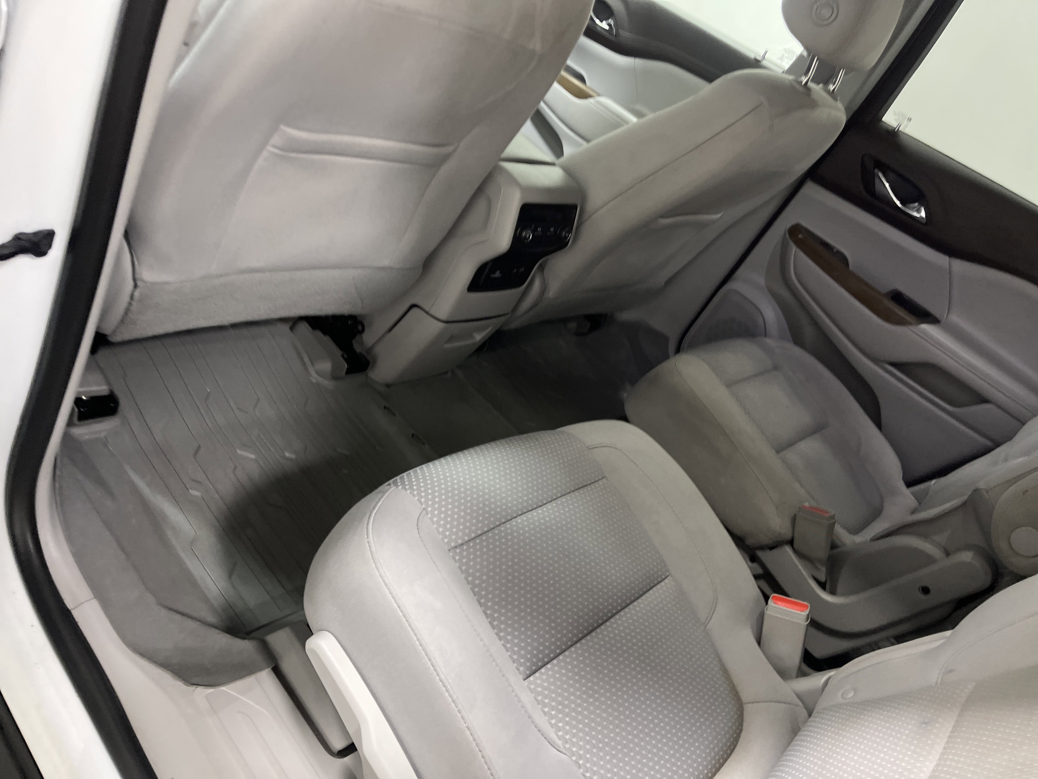 Used 2021 GMC Acadia SLE w/ Driver Convenience Package AWD/4WD image 17