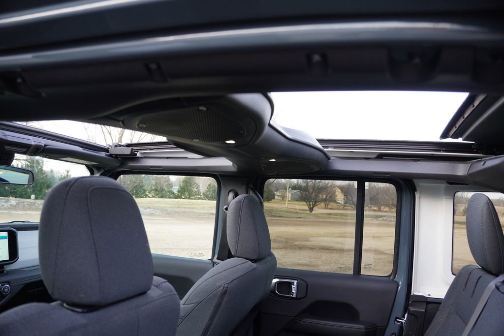 Certified 2025 Jeep Wrangler Unlimited Sahara w/ Safety Group image 20