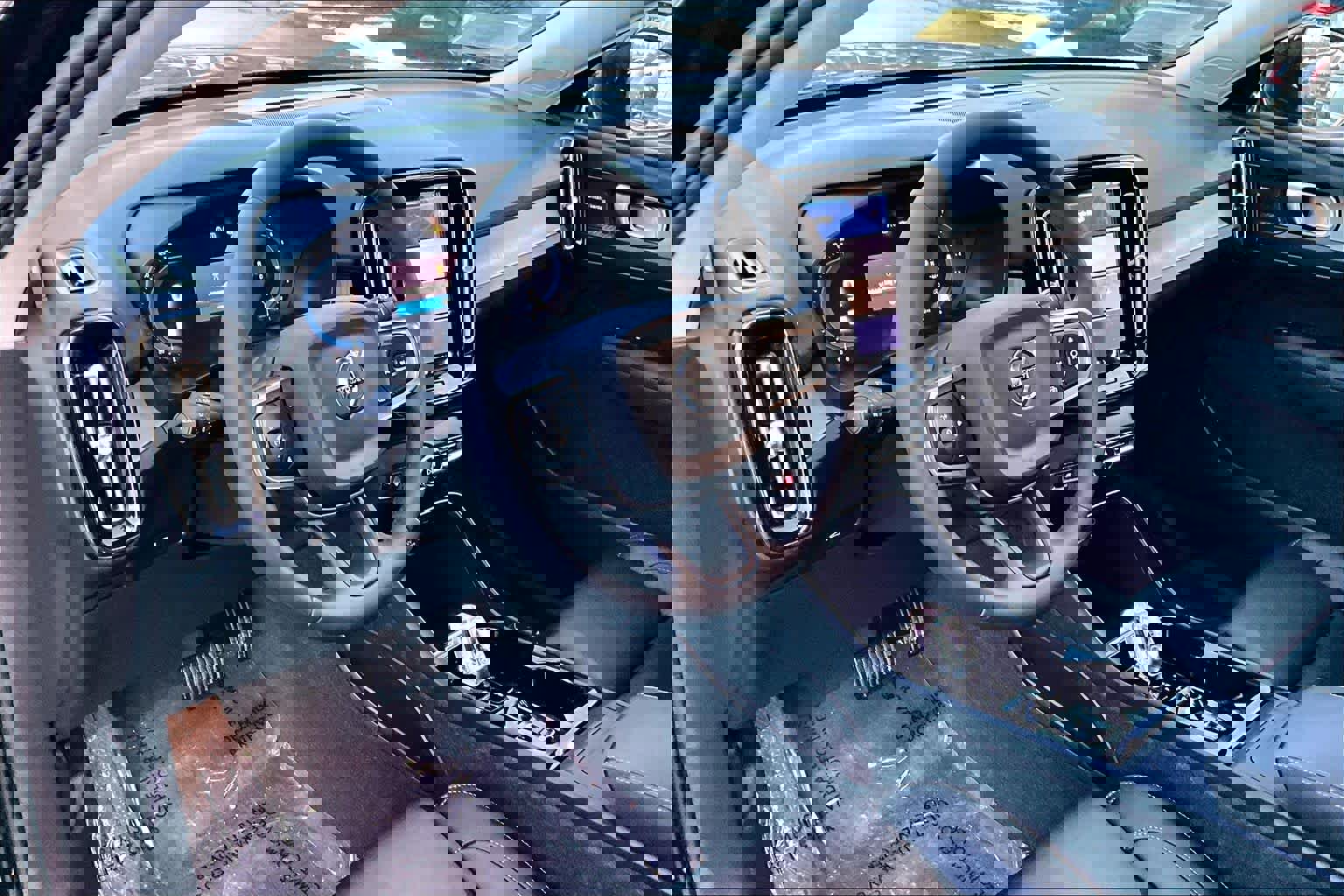 Certified 2024 Volvo XC40 B5 Plus w/ Protection Package Premier image 14