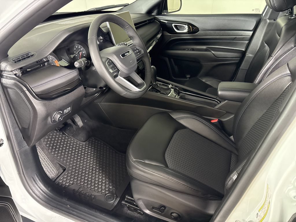 New 2026 Jeep Compass Latitude w/ Sun and Sound Group AWD/4WD image 16