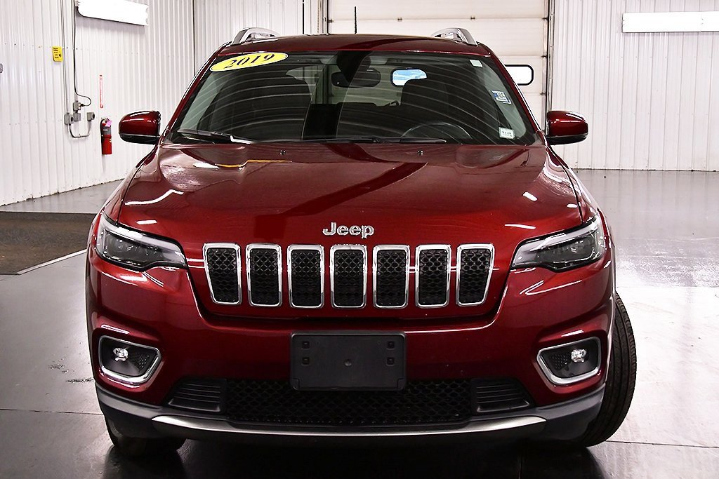 Used 2019 Jeep Cherokee Limited image 2