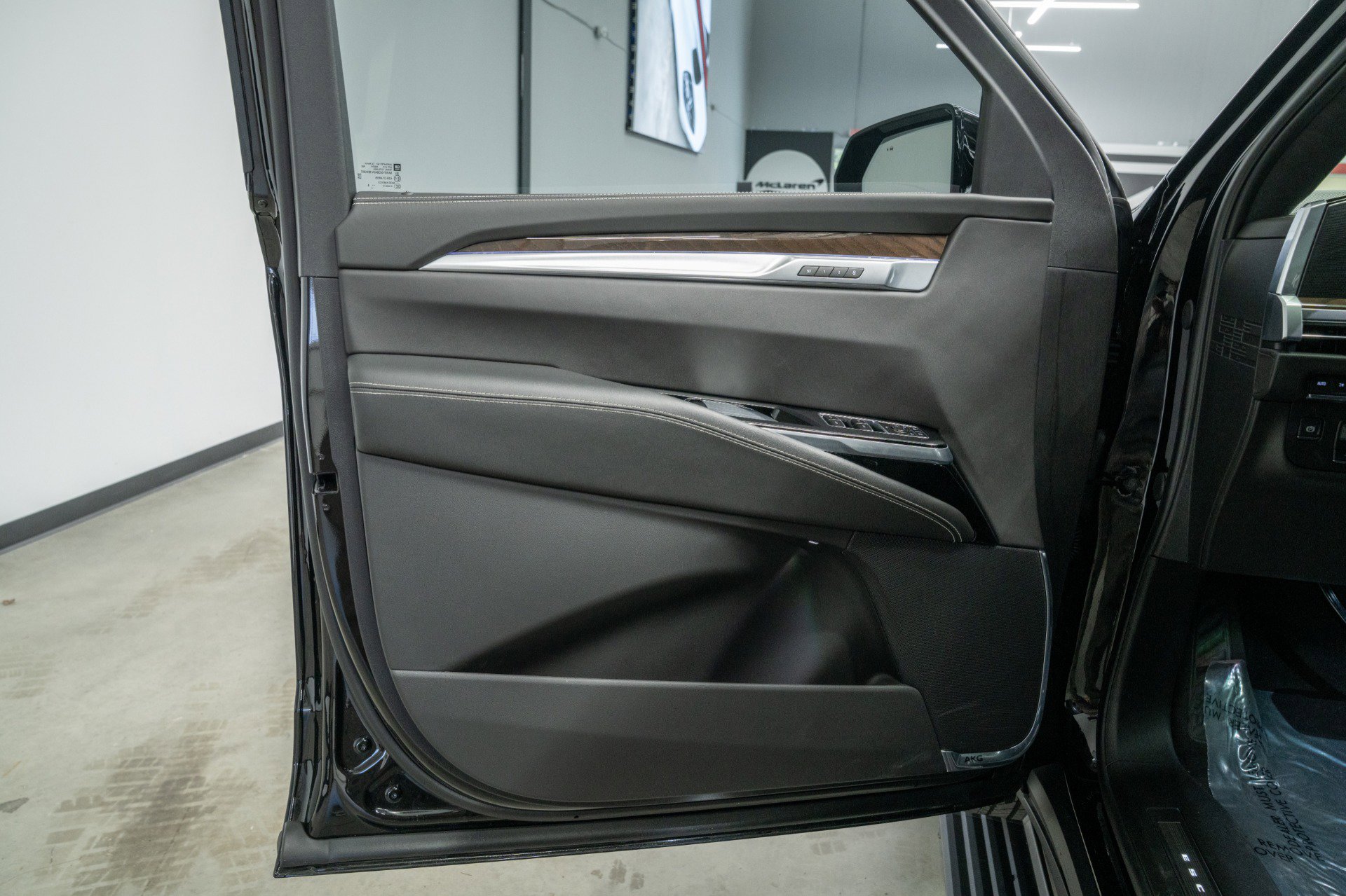 Used 2025 Cadillac Escalade ESV Sport Platinum image 44