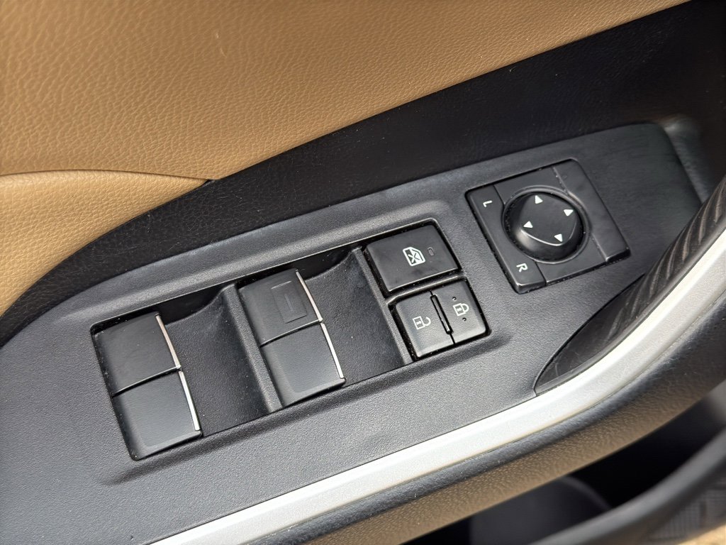 Used 2021 Toyota RAV4 XLE Premium image 12