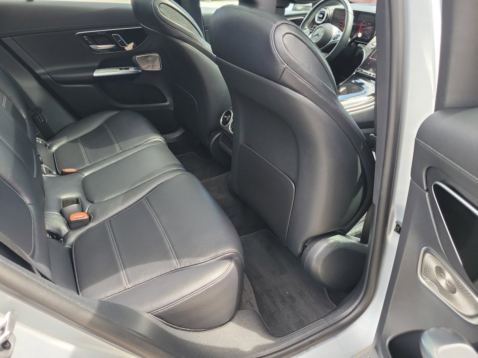 Used 2023 Mercedes-Benz GLC 300 4MATIC image 29