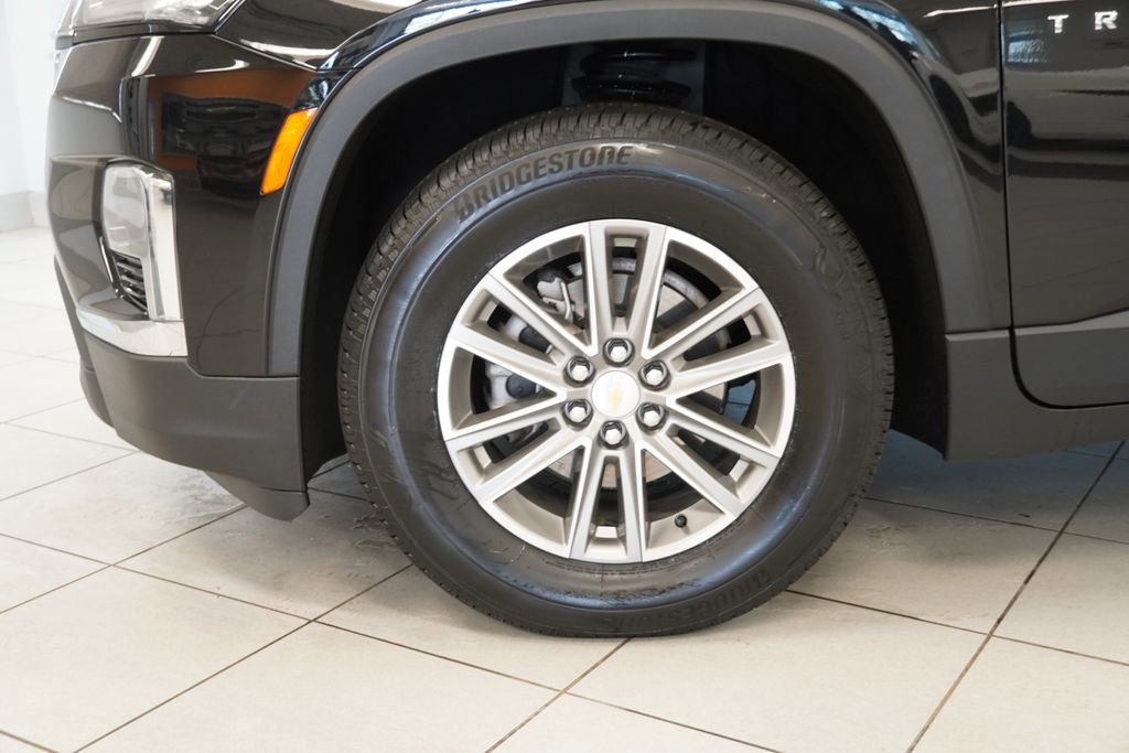 Used 2023 Chevrolet Traverse LT image 17