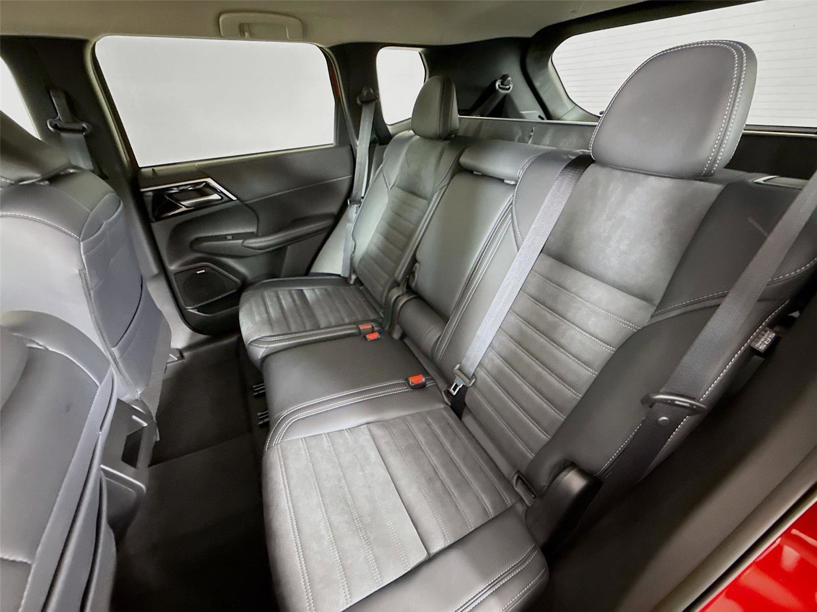 New 2026 Mitsubishi Outlander SE image 16