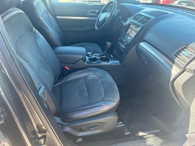 Used 2019 Ford Explorer XLT w/ Equipment Group 202A AWD/4WD image 23