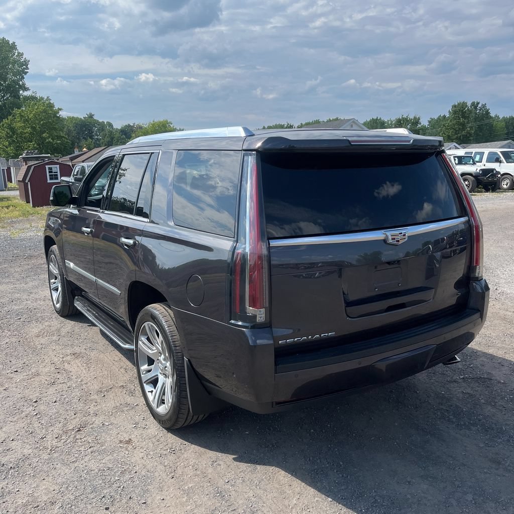 Used 2018 Cadillac Escalade Luxury AWD/4WD image 2